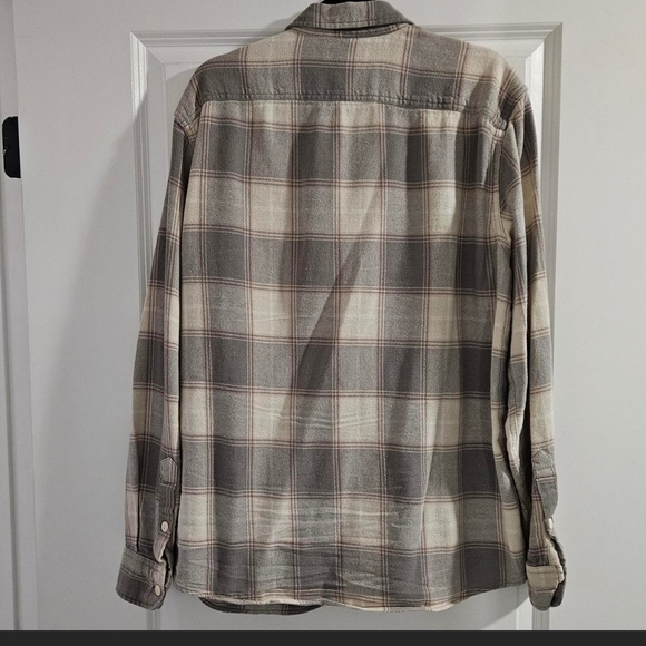 Frye And Co. Men's Casual Plaid Shirt in Gray and Cream - Picture 4 of 4